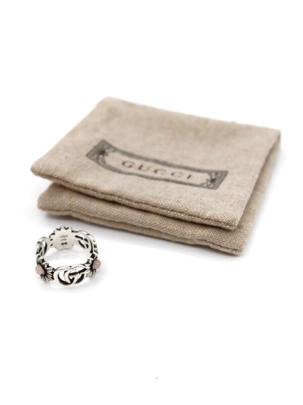 Anello Gucci con madreperla e doppia G