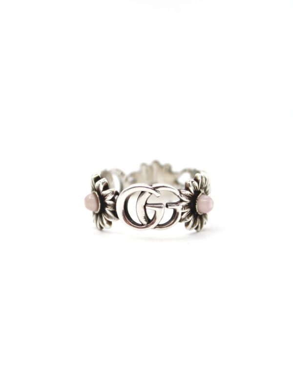Anello Gucci con madreperla e doppia G