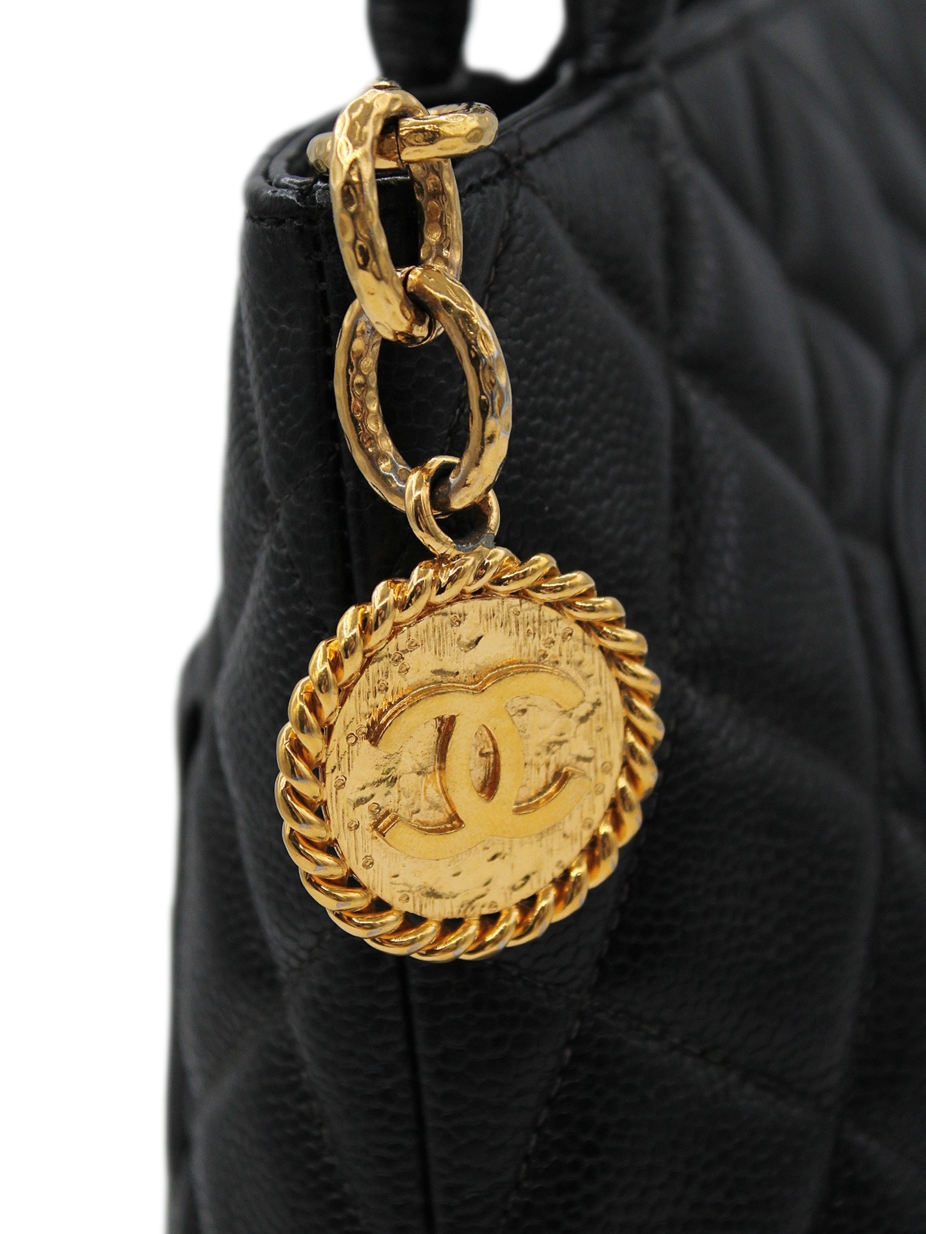 Borsa Chanel Medallion in Pelle Caviar thumb