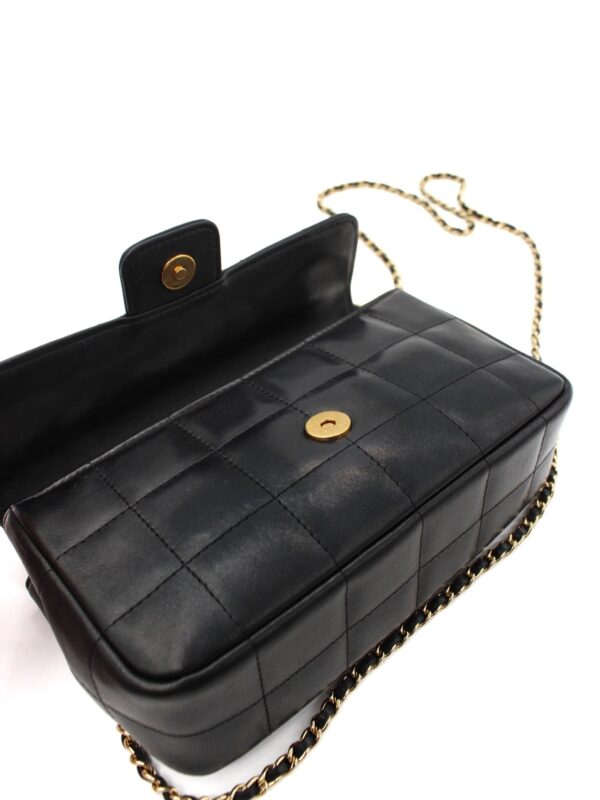 Borsa Chanel Chocolate Bar Camelia in Pelle Nera