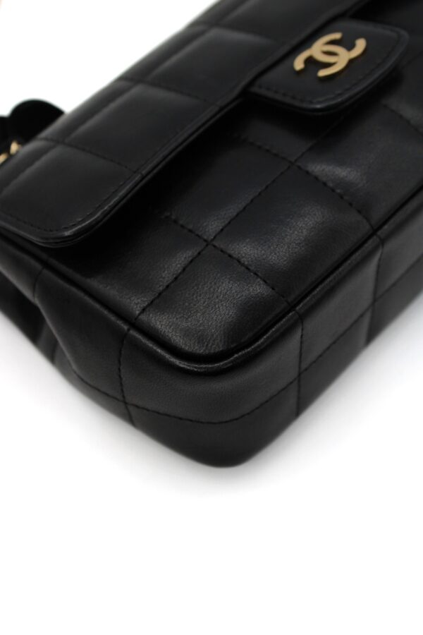 Borsa Chanel Chocolate Bar Camelia in Pelle Nera