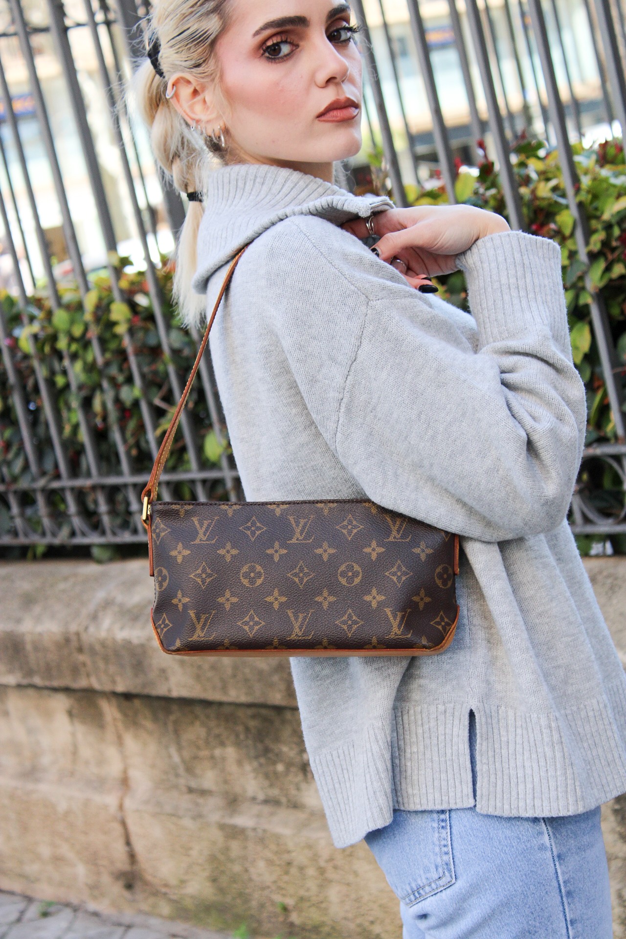 Borsa Louis Vuitton Trotteur Monogram thumb