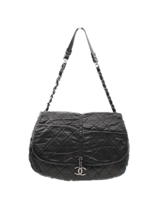 Borsa Chanel Hobo in pelle nera con charm CC