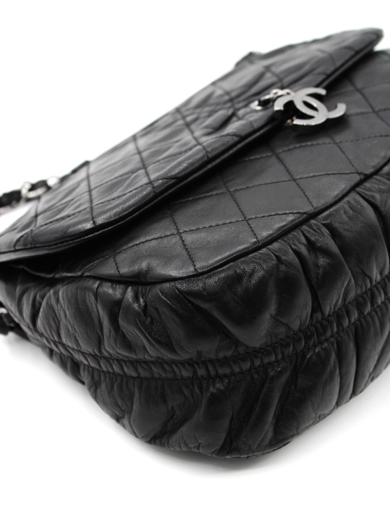 Borsa Chanel Hobo in pelle nera con charm CC thumb