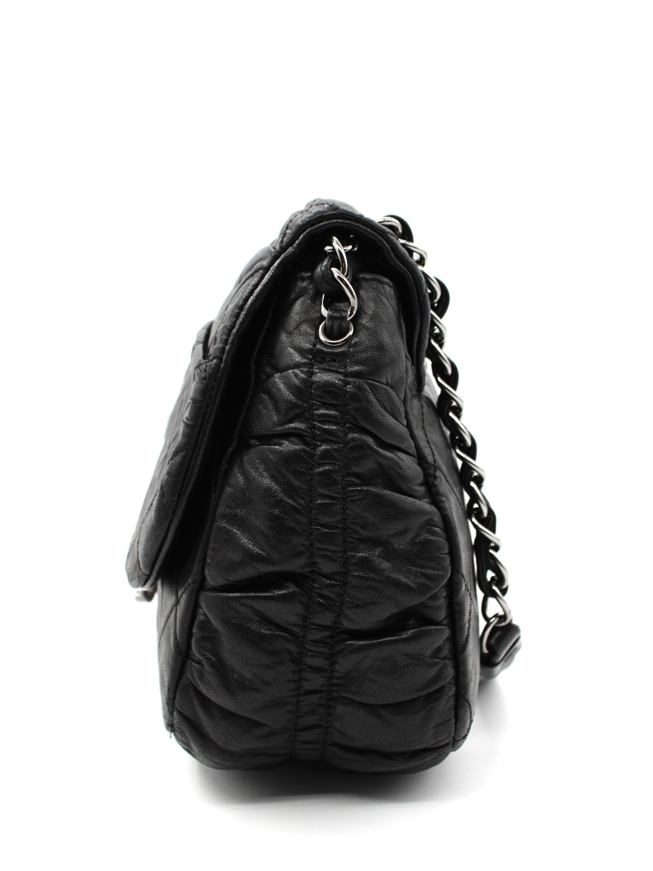 Borsa Chanel Hobo in pelle nera con charm CC thumb