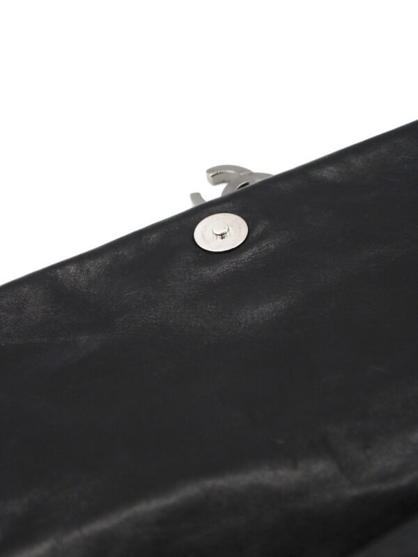 Borsa Chanel Hobo in pelle nera con charm CC