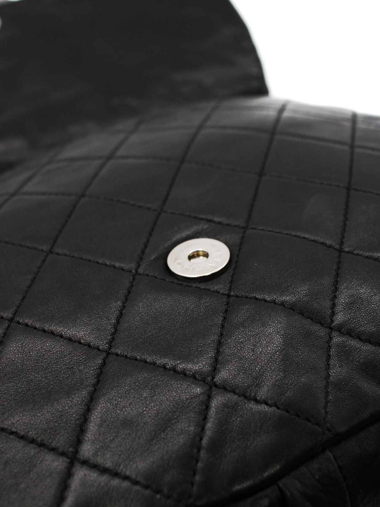 Borsa Chanel Hobo in pelle nera con charm CC thumb