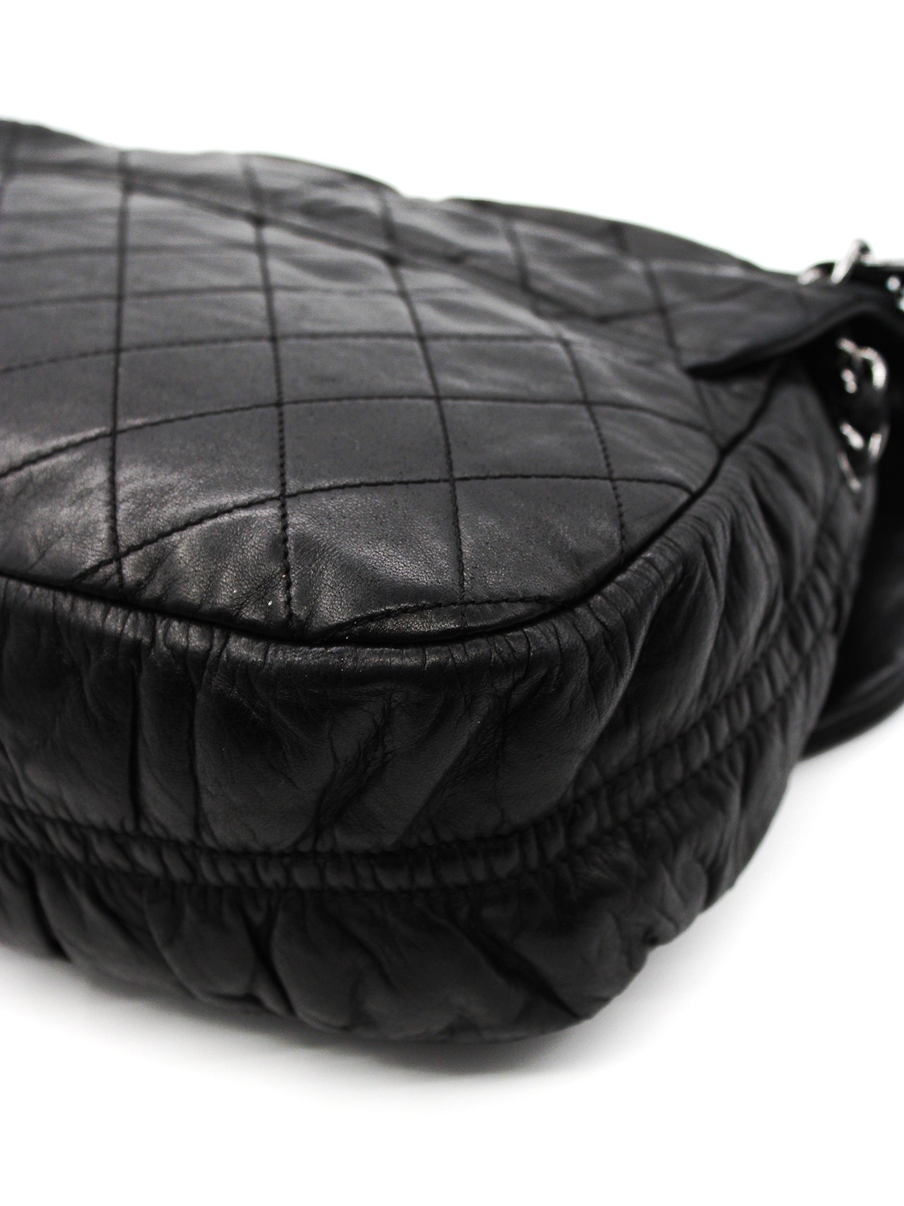 Borsa Chanel Hobo in pelle nera con charm CC thumb