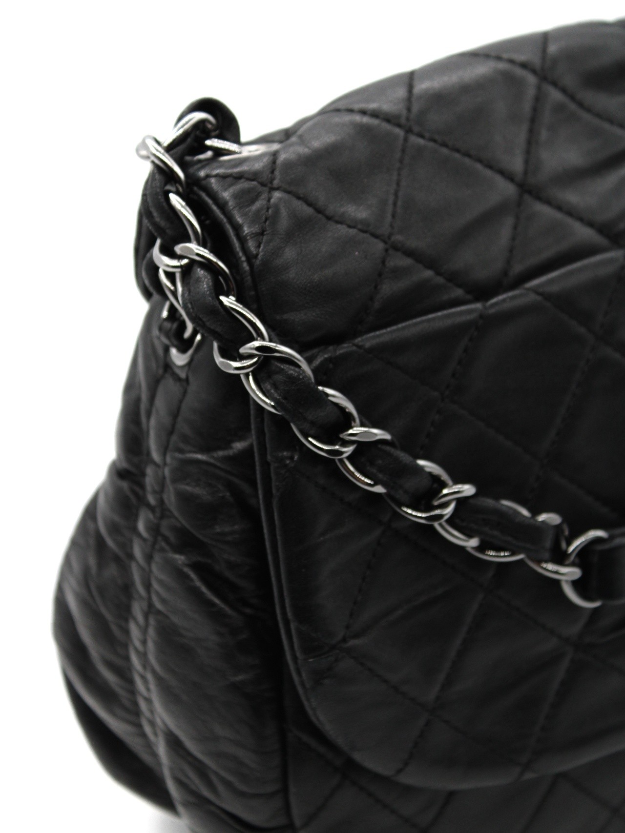 Borsa Chanel Hobo in pelle nera con charm CC thumb