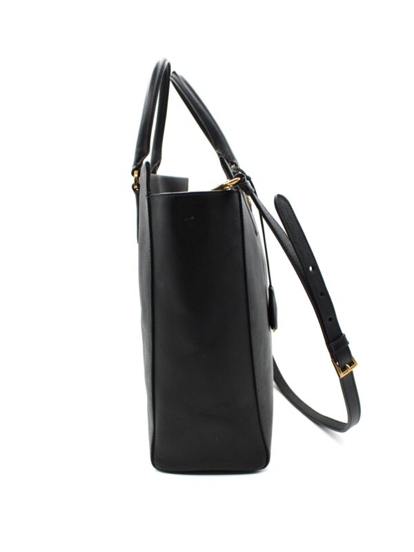 Borsa Prada in pelle Saffiano nera
