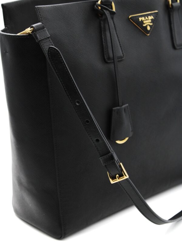 Borsa Prada in pelle Saffiano nera