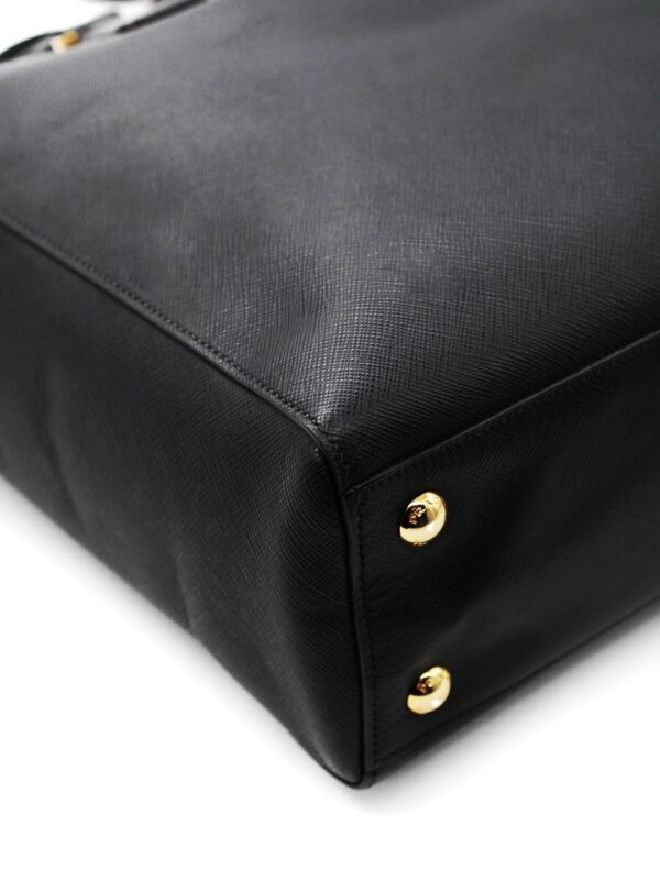 Borsa Prada in pelle Saffiano nera