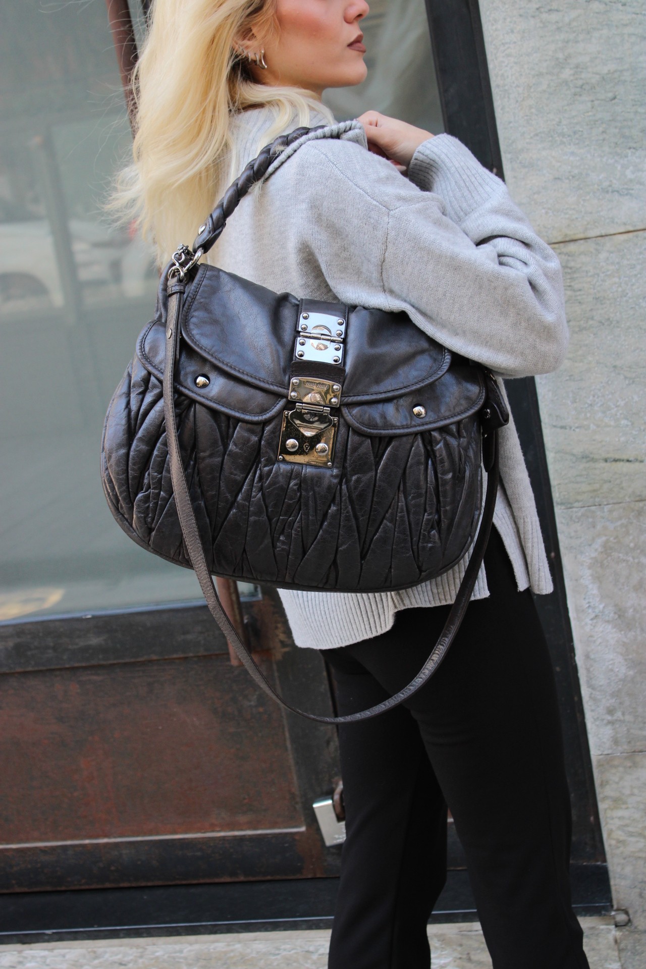 Borsa Miu Miu Coffer in Pelle Matelassé Antracite thumb