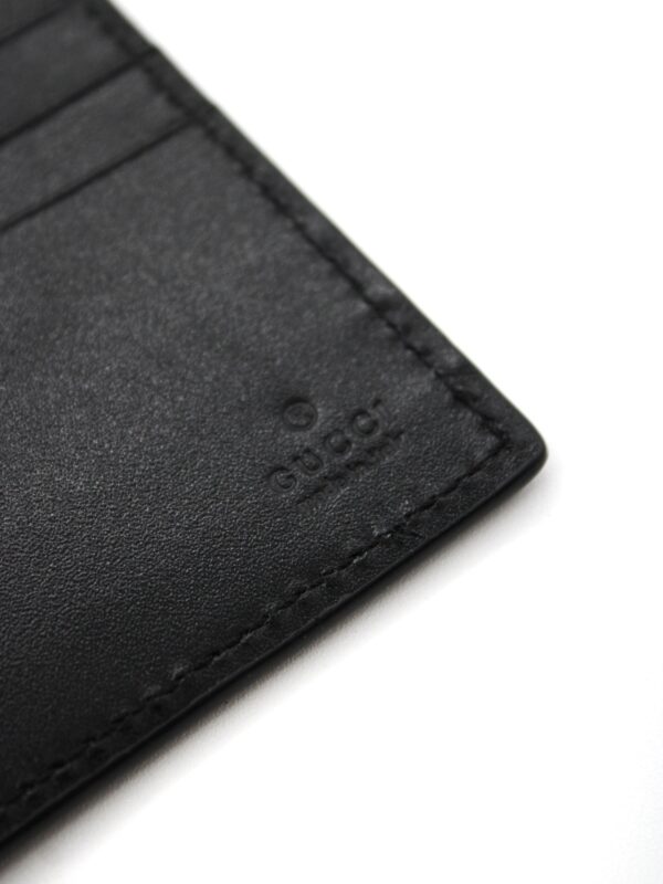 Portafoglio Gucci bifold con GG in rilievo