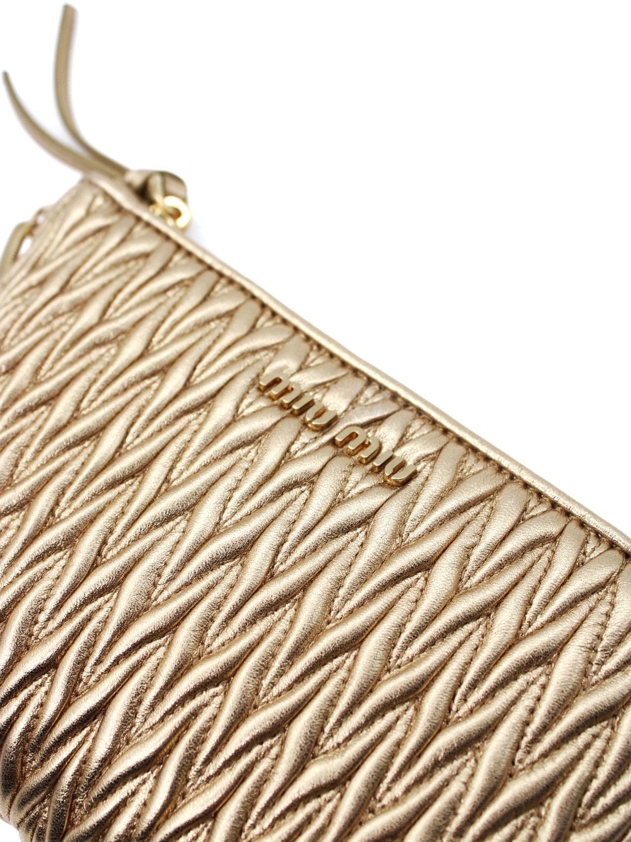 Pochette Miu Miu In Pelle Matelassé Dorata thumb