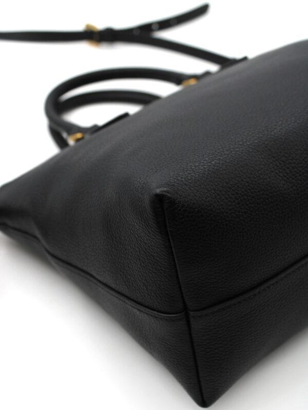 Shopper Prada in pelle nera martellata