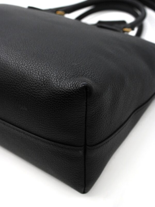 Shopper Prada in pelle nera martellata