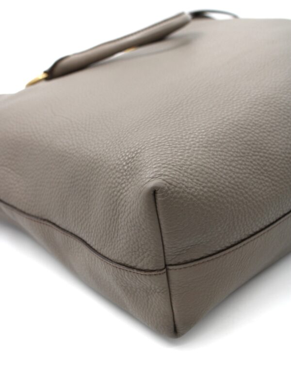 Shopper Prada in pelle martellata
