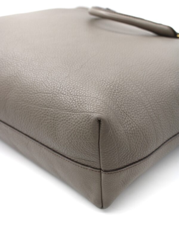 Shopper Prada in pelle martellata