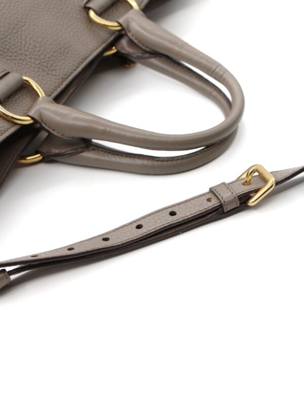 Shopper Prada in pelle martellata