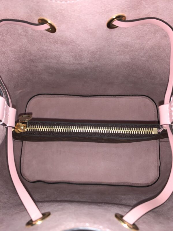 Borsa Louis Vuitton NéoNoé MM in monogram ed inserti rosa