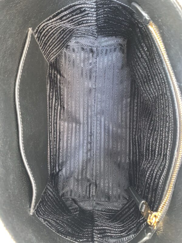 Shopper Prada in pelle nera martellata