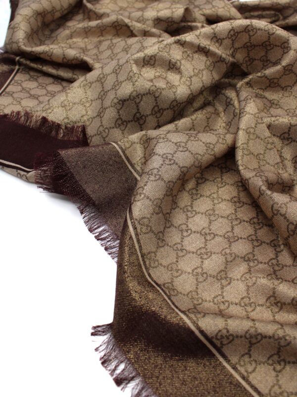 Scialle Gucci in Lana GG Jacquard Lucido