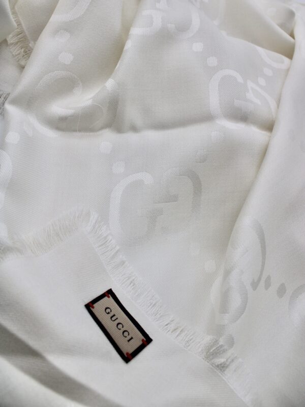 Scialle Gucci In Lana e Seta Jacquard Con Motivo GG