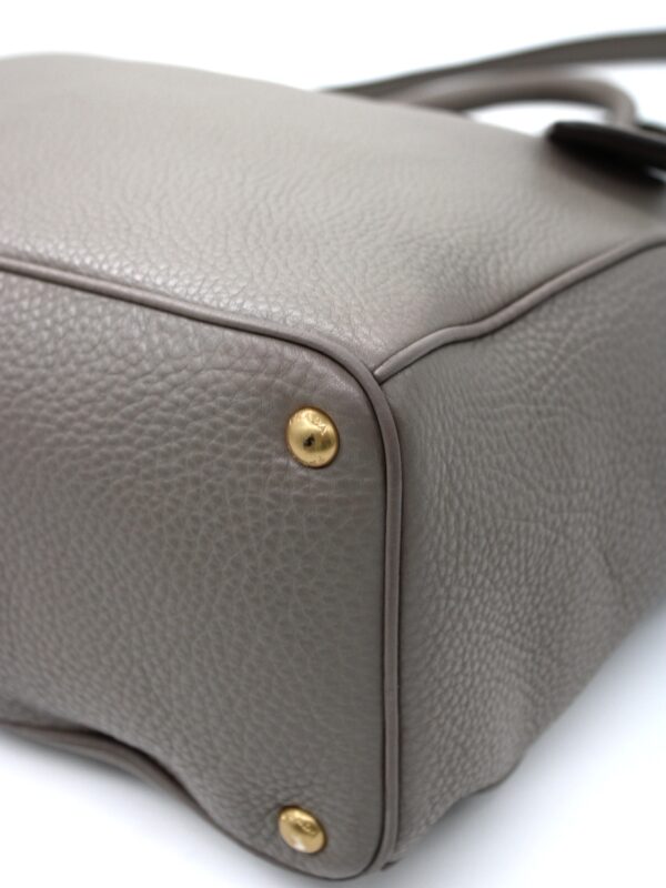 Privato: Shopper Prada in pelle martellata