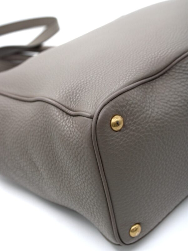 Privato: Shopper Prada in pelle martellata