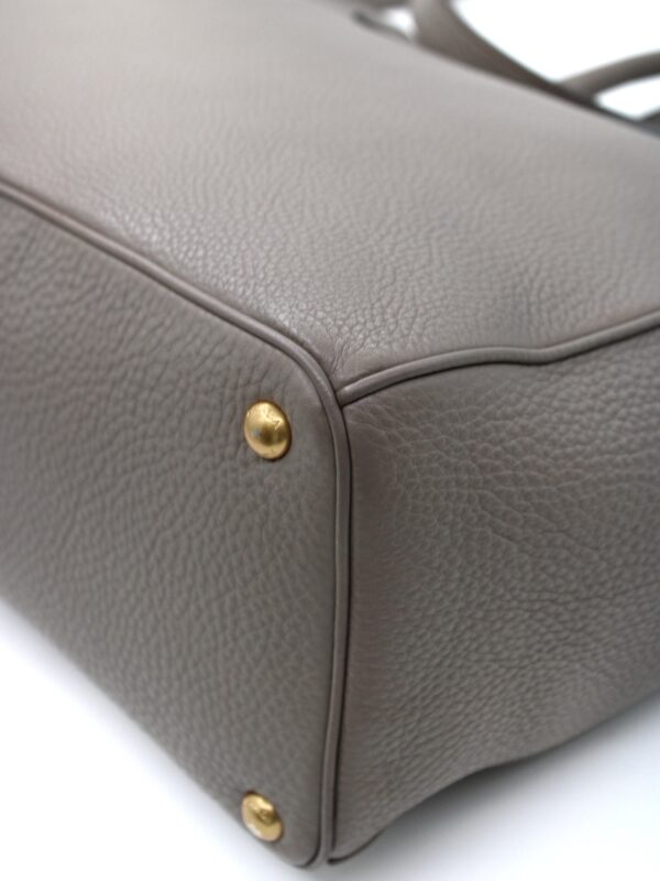 Privato: Shopper Prada in pelle martellata