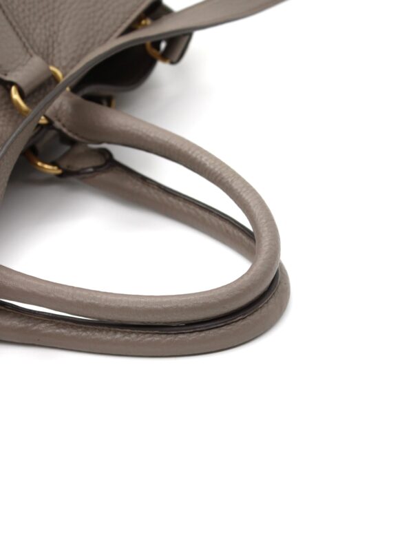 Privato: Shopper Prada in pelle martellata