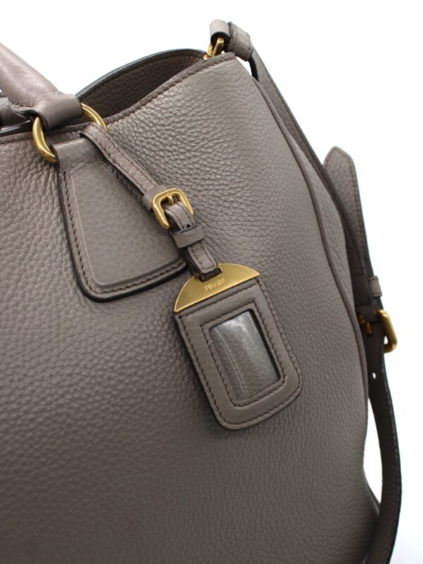 Privato: Shopper Prada in pelle martellata