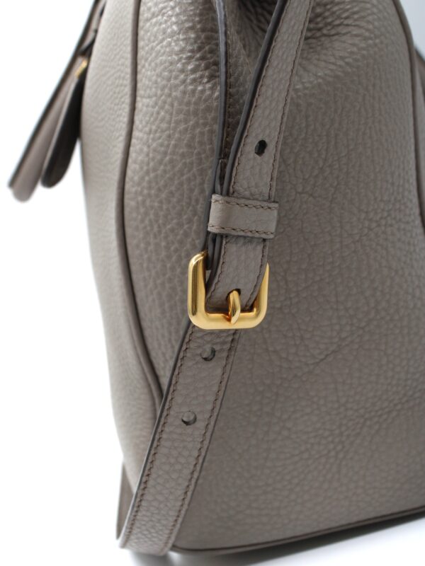 Privato: Shopper Prada in pelle martellata